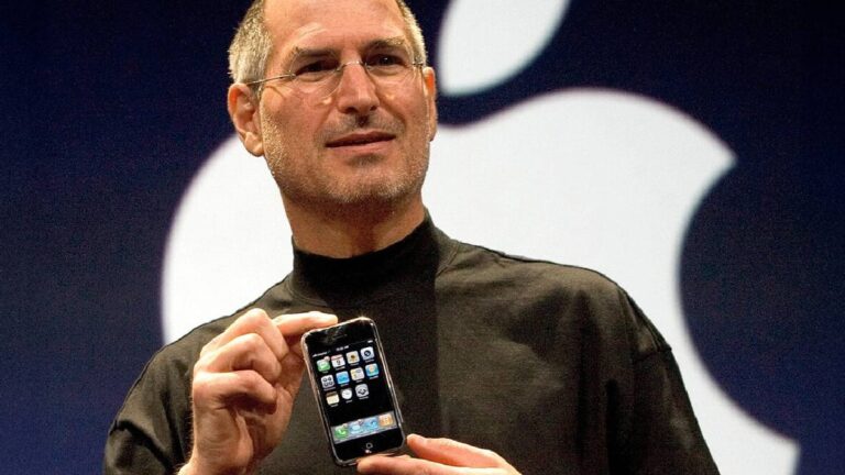 In 2007 stond Steve Jobs op het podium met een iPhone die nauwelijks werkte