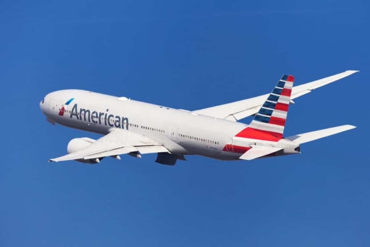 American Airlines Boeing 777-200ER Banking