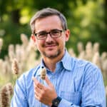 Vlinder op paarse bloem